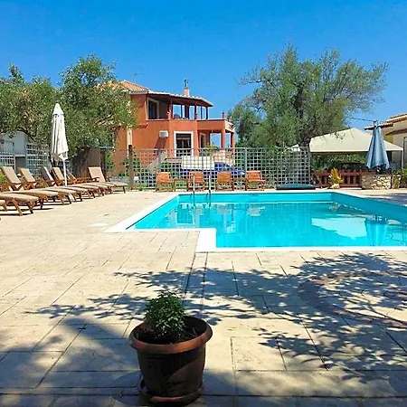 Avra Hotel 2*