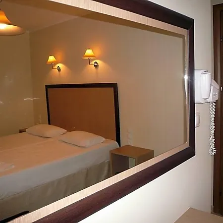 Hotel Avra 2*