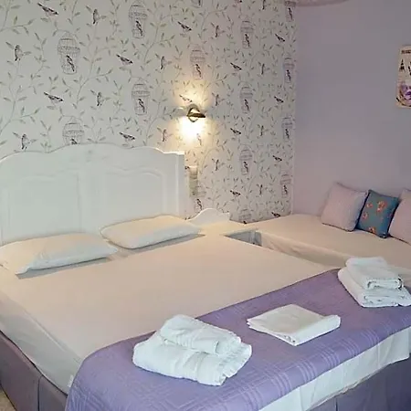 Hotel Avra