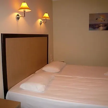 Avra Hotel 2*